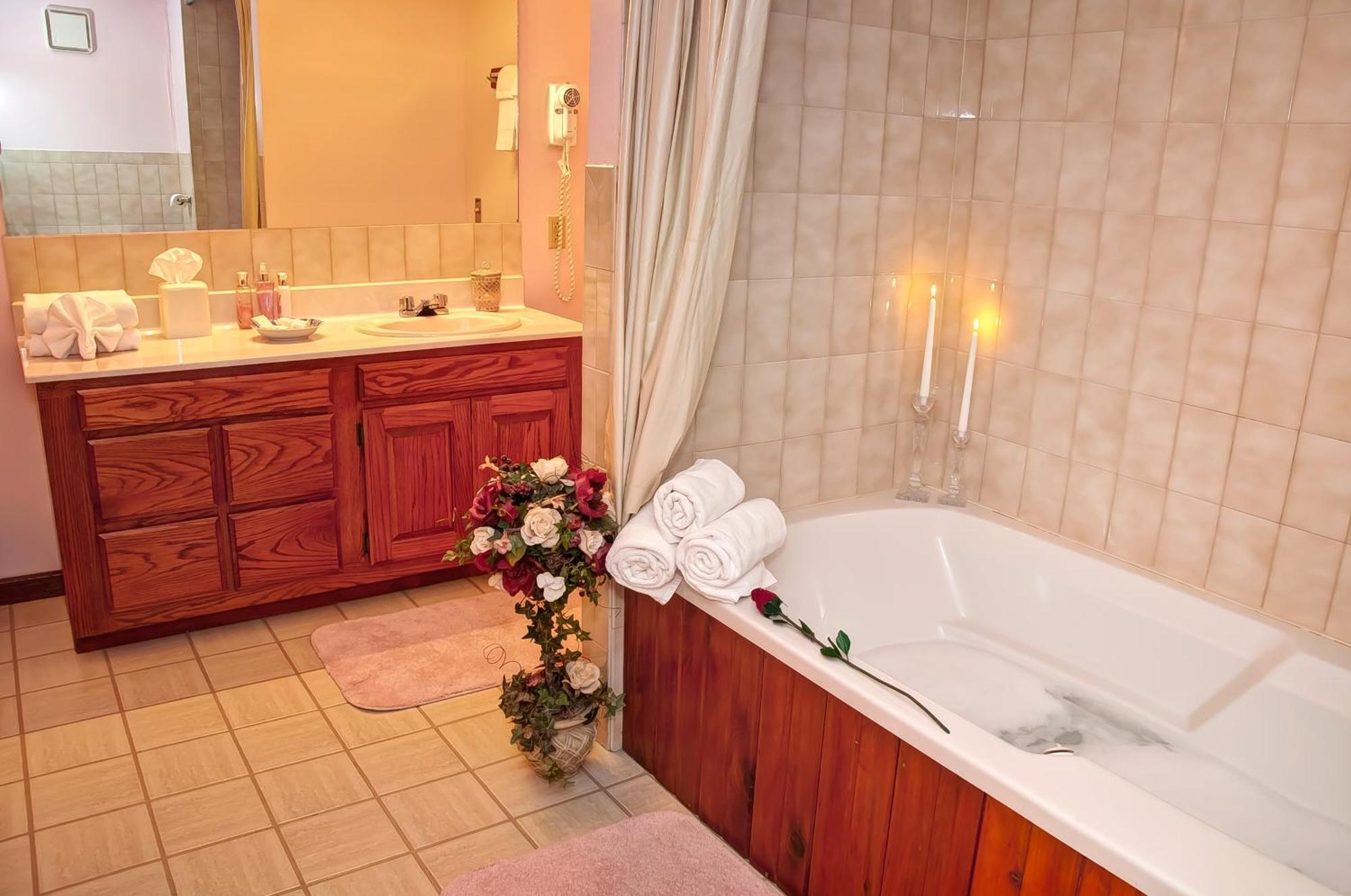 Bavarian Inn Motel & Restaurant Юрика Спрингс Экстерьер фото