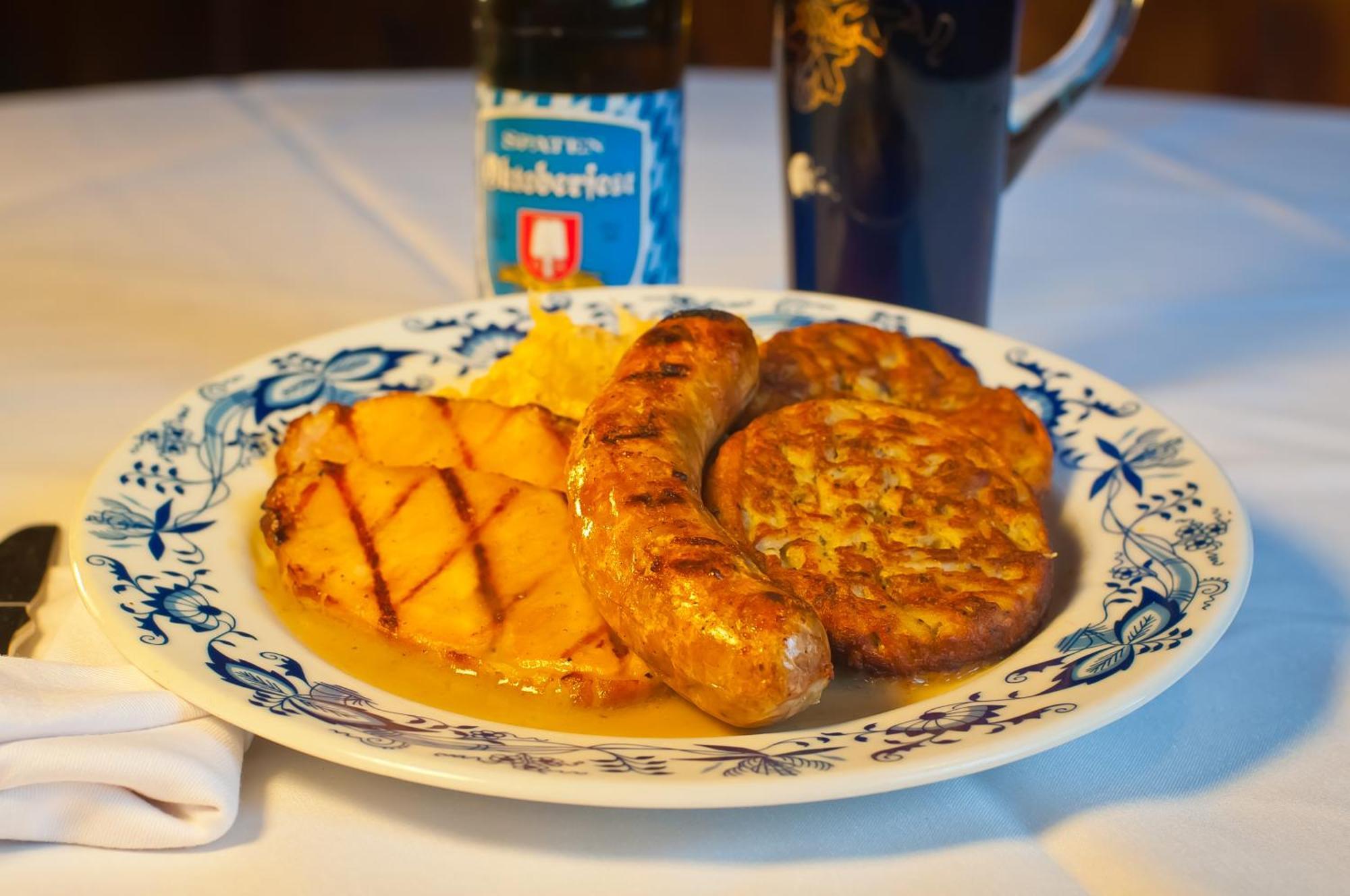 Bavarian Inn Motel & Restaurant Юрика Спрингс Экстерьер фото
