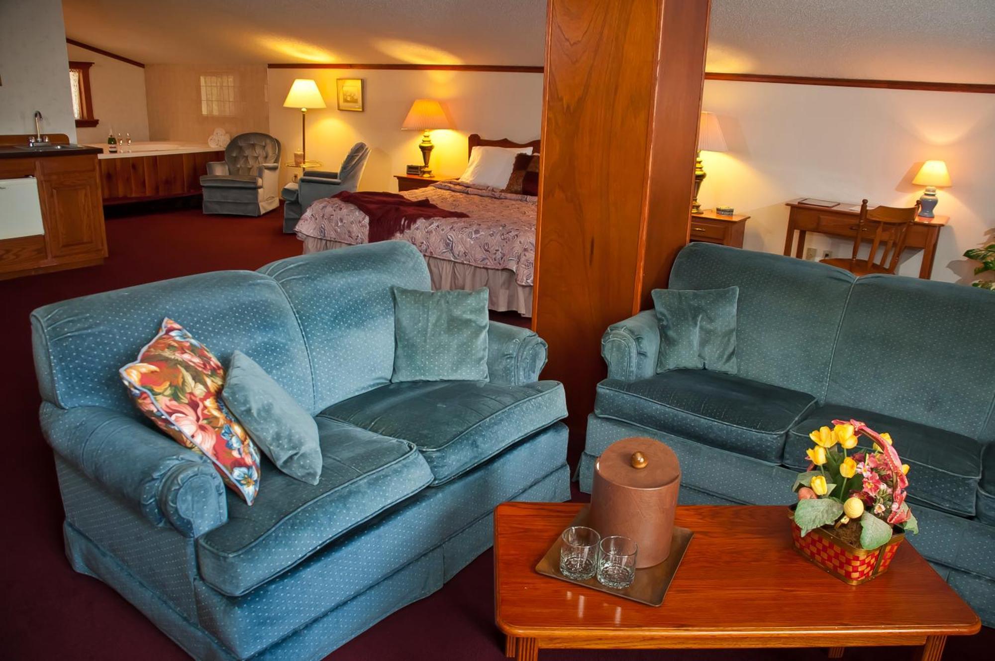 Bavarian Inn Motel & Restaurant Юрика Спрингс Экстерьер фото