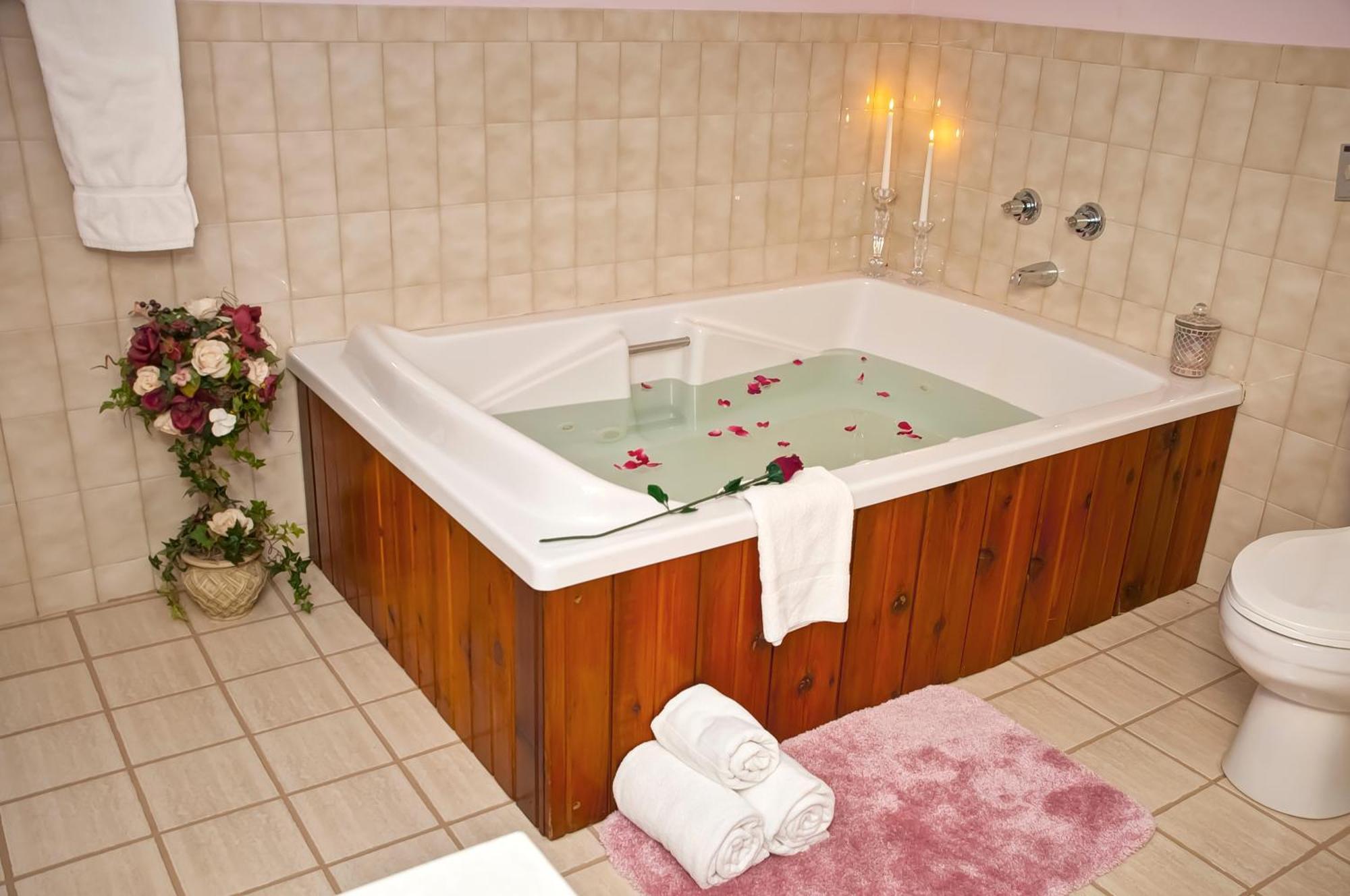 Bavarian Inn Motel & Restaurant Юрика Спрингс Экстерьер фото