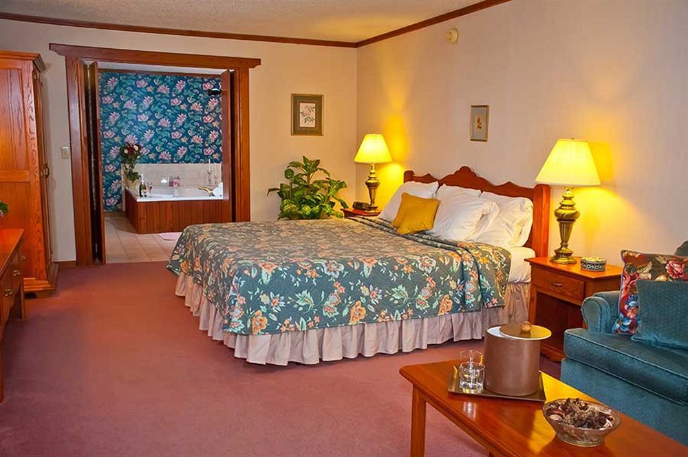 Bavarian Inn Motel & Restaurant Юрика Спрингс Экстерьер фото